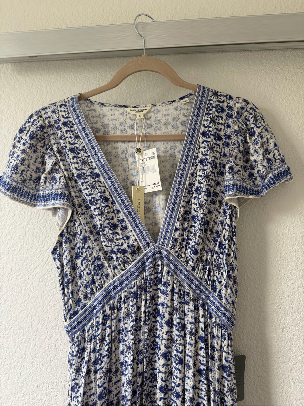 Max Studio Blue and White Floral V‑Neck Maxi Dress - Picture 5 of 8